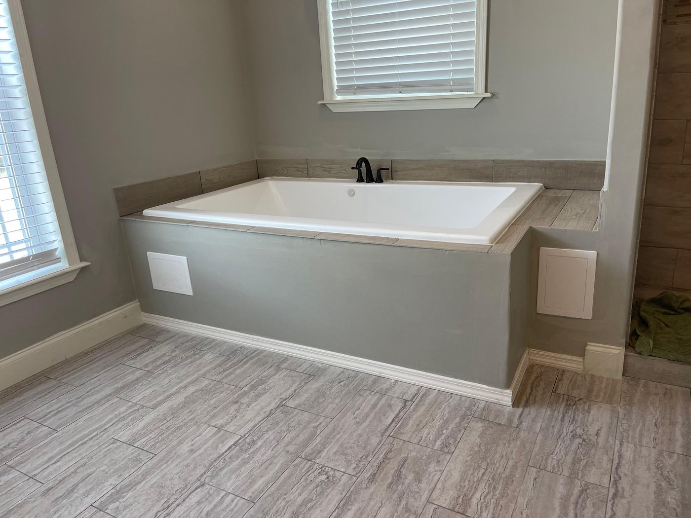 Drop-in soaking tub with tile surround